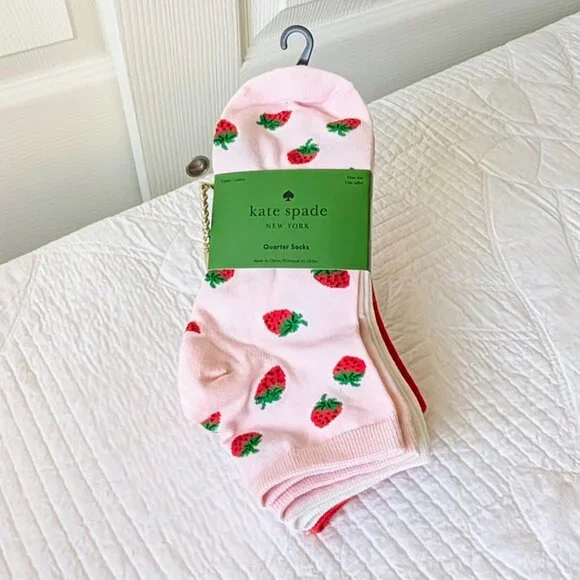 ♠️ Kate Spade Quarter Socks 3-Pack with Strawberry Design NWT - Picture 1 of 3